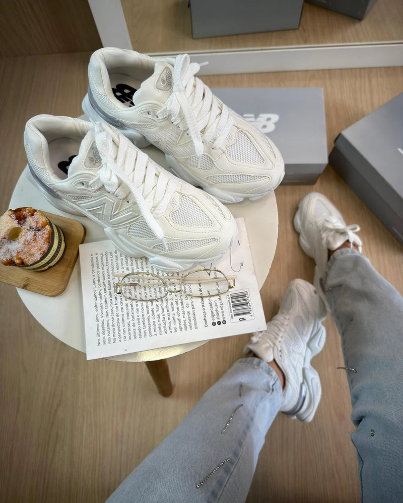 New 9060 Unisex – Beige/White (New Release)